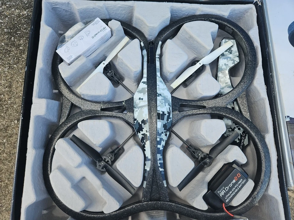 2 Parrot AR Drones 2.0 Quadricopter - INCOMPLETE FOR PARTS ONLY!! - Image 2 of 4