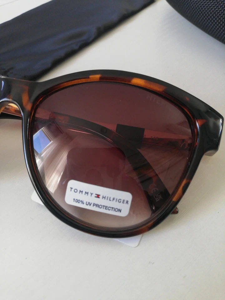 Gafas de sol Tommy Hilfiger genuinas con marco dorado de leopardo 100 % protección UV nuevas. Foto 3 de 4