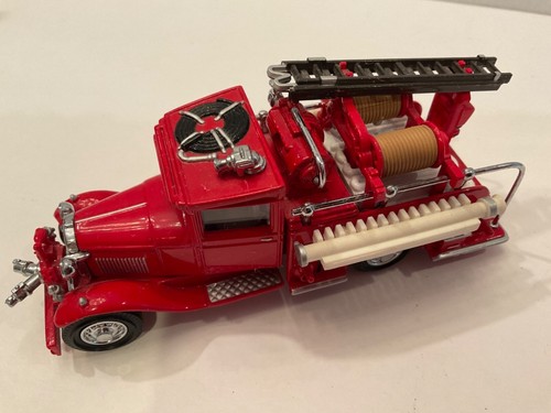 Matchbox 32 1932 Ford AA camion pompier modèles d'antan YFE06-M 1:43 rouge - Photo 2/7