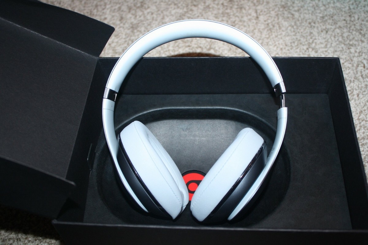 Beats by Dr. Dre Studio 2.0 Metallic Sky Wired Over Ear Beats by Dr. Dre Studio 2.0 Metallic Sky Wired Over Ear