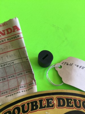 GENUINE Honda NOS 17611-045-020 RUB, FR. FUEL TANK | eBay