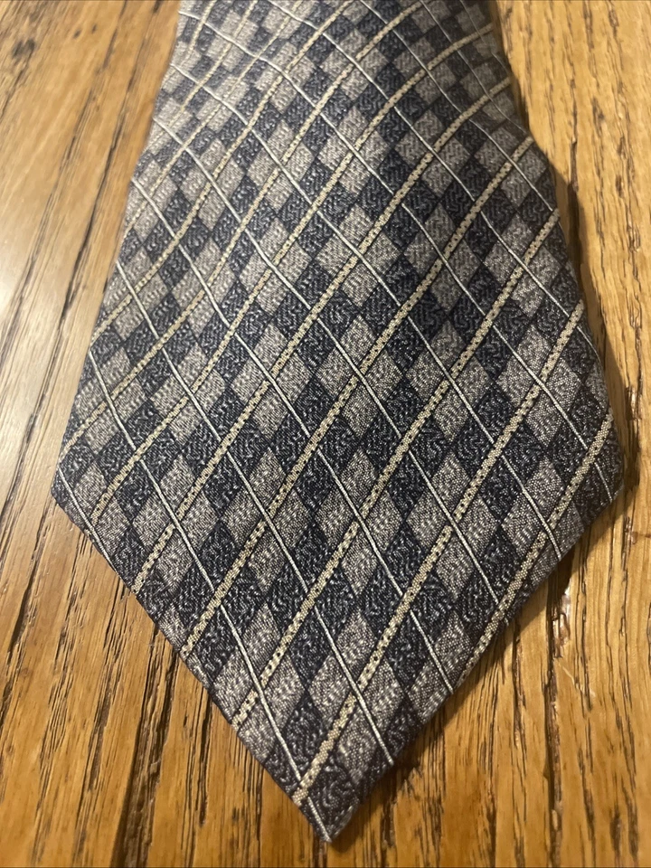 ¿Adivina vintage usada en excelente estado? Corbata de seda hecha en EE. UU. Paisley geométrica Argyle para hombre Foto 2 de 4