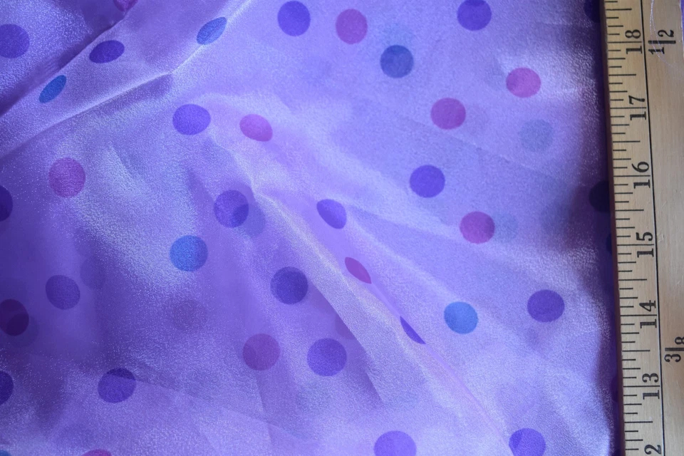 MULTI LUNARES SOBRE TELA DE POLIÉSTER ORGANZA TRANSPARENTE PÚRPURA LILA POR YARDA Foto 2 de 2