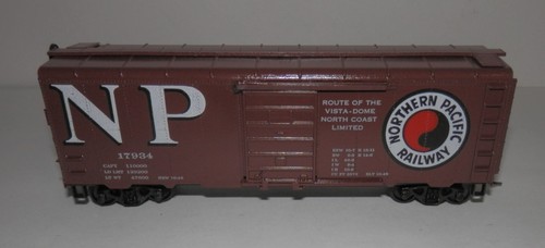 Coche de caja escala HO 40' Northern Pacific 17934 con acopladores Kadee | Zustand: Used