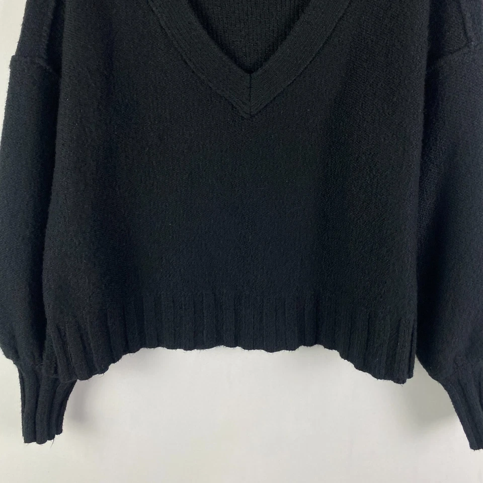 Suéter Anthropologie Pilcro Negro Calce Relajado Suave Grueso Tejido Recortado Profundo V S Foto 3 de 4