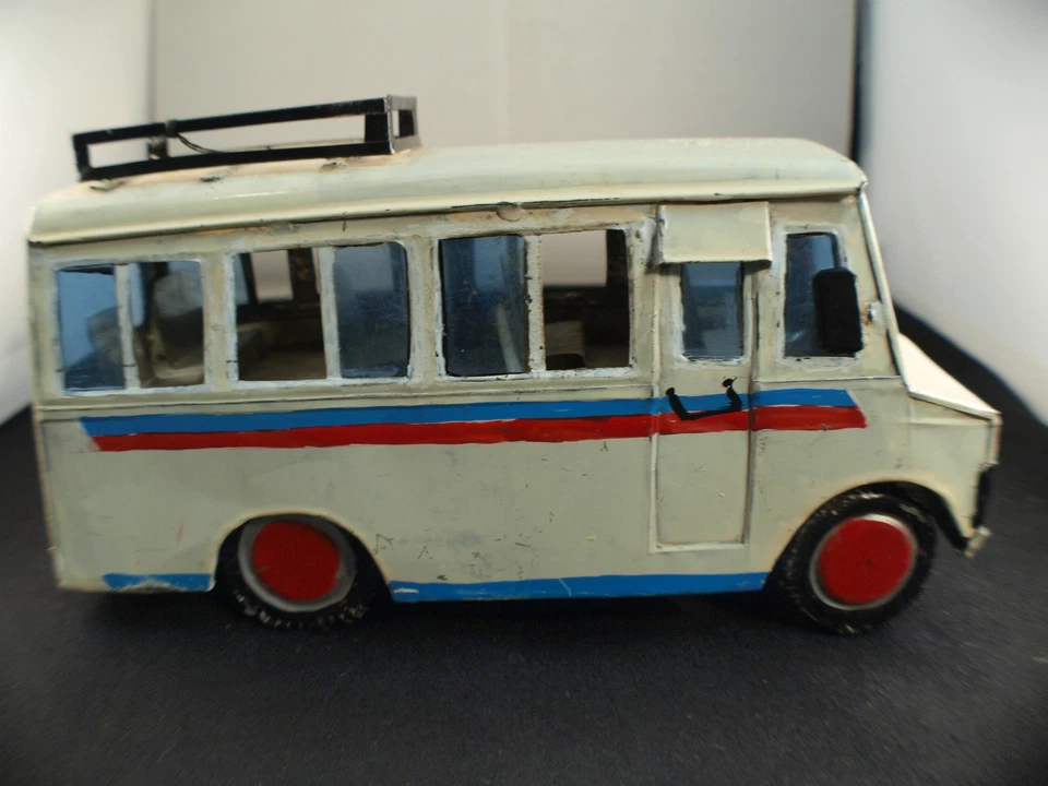 Bus Mercedes en tôle de récupération 23 cm - Photo 2/4