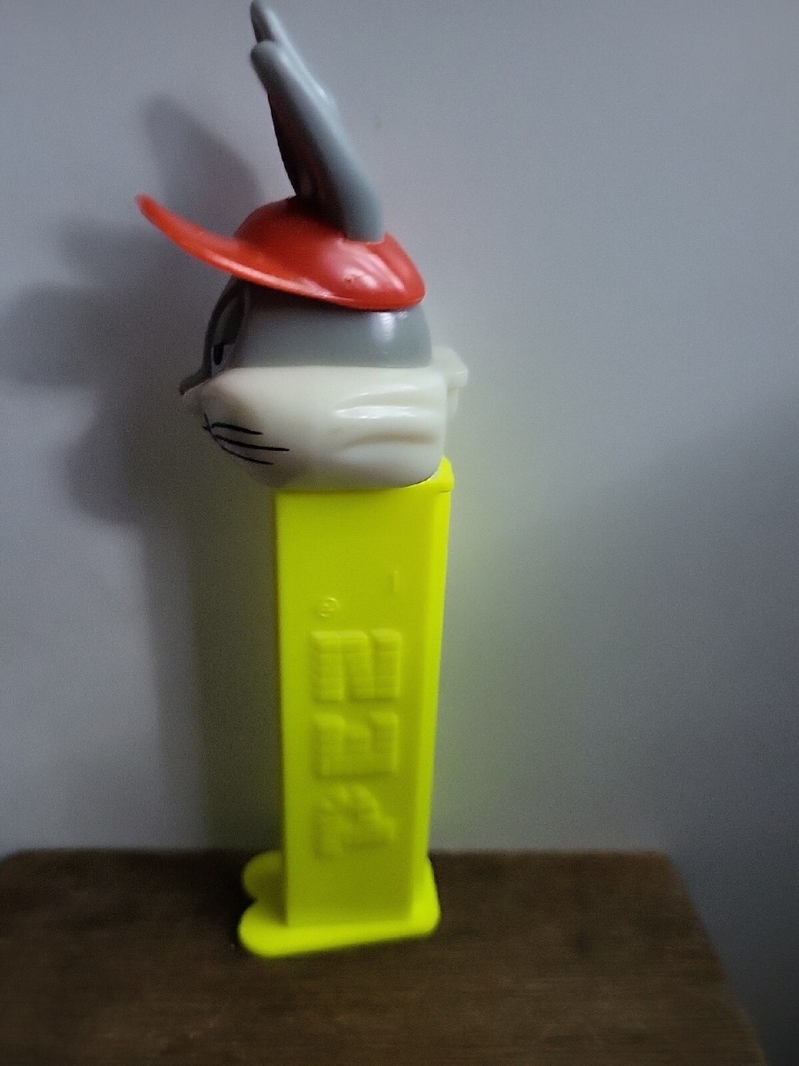 PEZ Looney Tunes Bugs Bunny W/ Hat Candy Dispenser 4.9 Hungary
