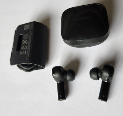 Original Belkin SOUNDFORM Freedom SF P-AUC002 Wireless Earbuds with Case & Cable