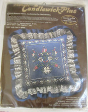 Paragon Candlewick Plus COLONIAL BLOSSOMS Floral 14" Pillow vtg Kit 0559 NOS
