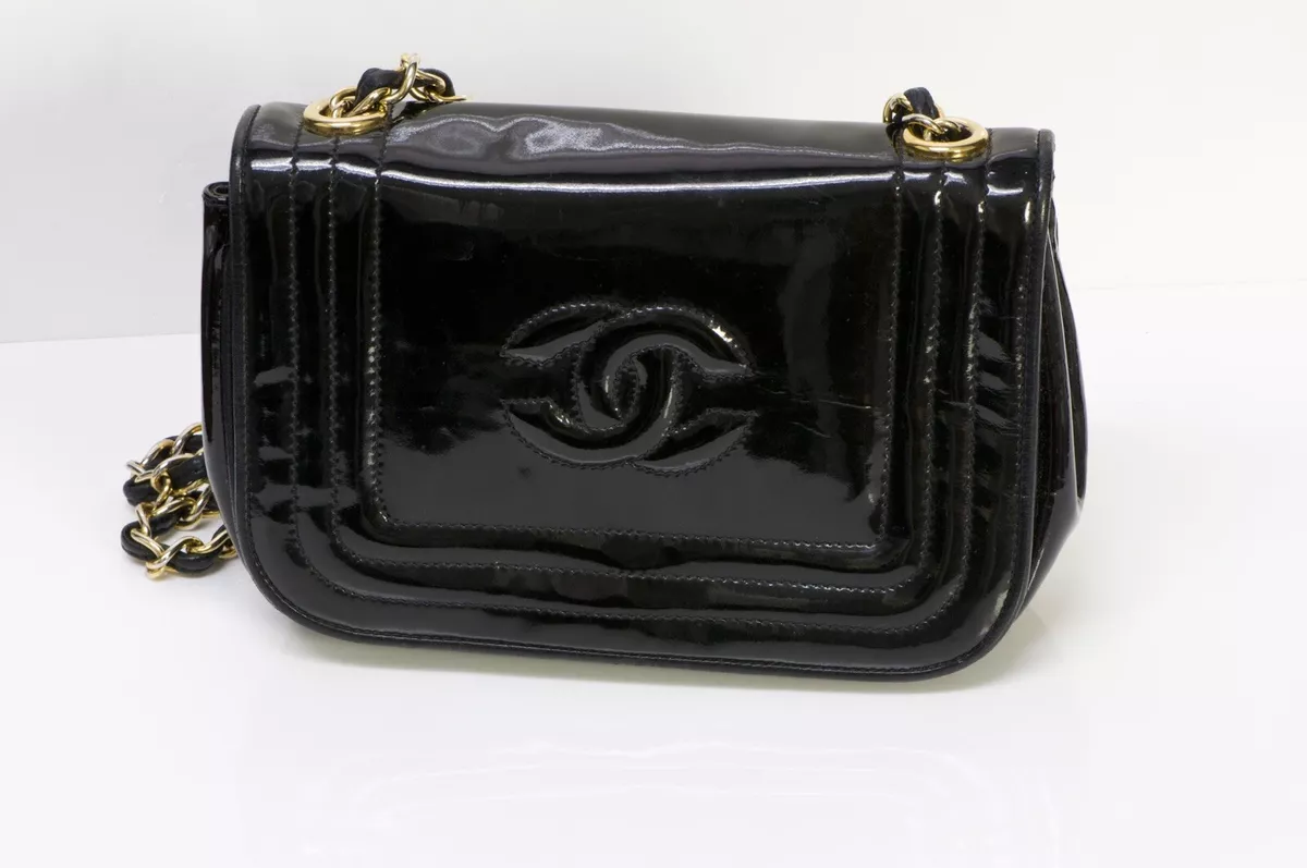 Vintage CHANEL CC Logo Matelasse Quilted Black Patent Leather Chain  CROSSBODY Camera Bag Clutch Purse Bag with fringe tassel