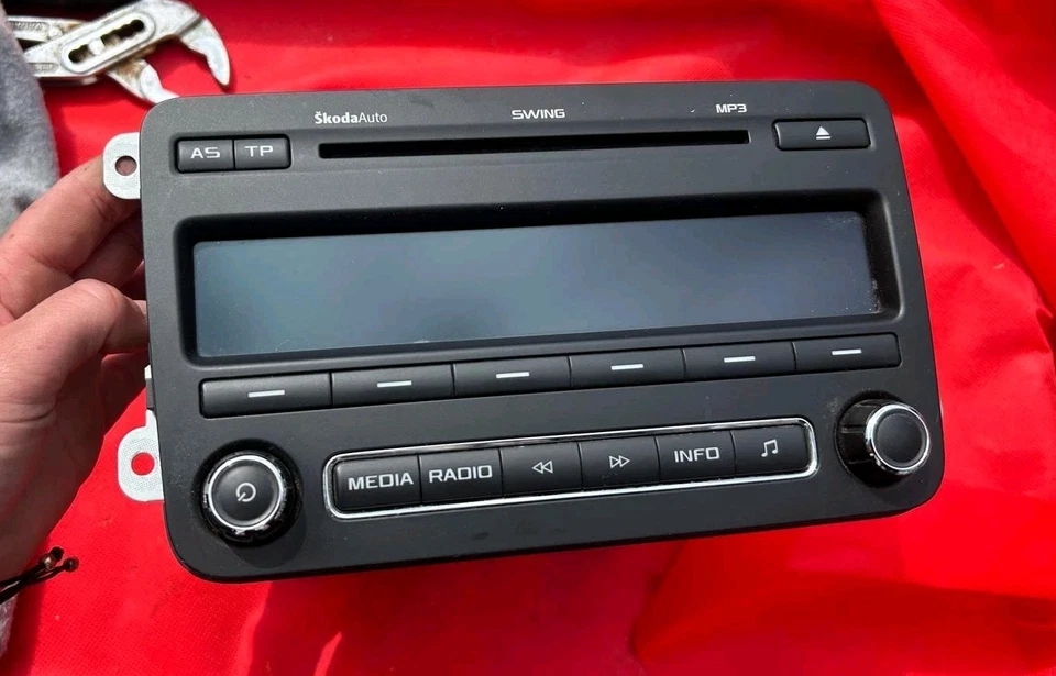 Autoradio Skoda Fabia 5J CD MP3 Swing 5J0035161D Radio Delphi Code Fehlt - Bild 3 von 4