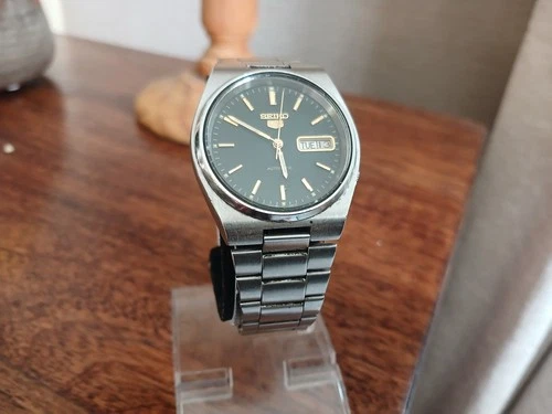 Vintage SEIKO 5 Automatic 7009-3130. April 1989. working