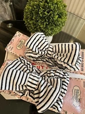 2x The vintage Cosmetic Company Ava Makeup headband.