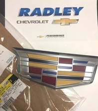 2015-2016 Cadillac Escalade Esv Gm Oem Front Grille Emblem New 23182045 B01