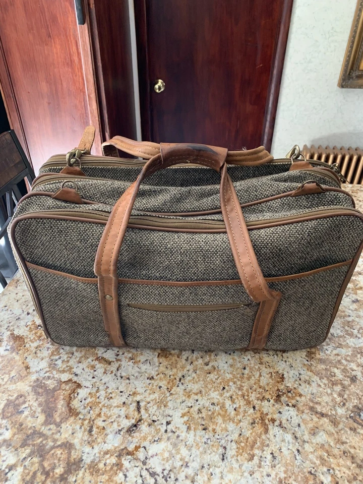 Hartmann Luggage Tweed / Leather 21" Triple Compartment Carry On Bag Weekender - Image 4 of 4
