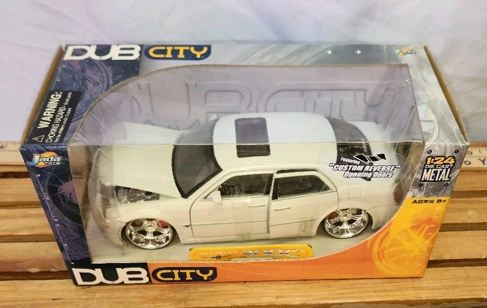 罕见 2005 年 Jada Toys DUB CITY KUSTOM$ 克莱斯勒 300C 1:24 比例压铸金属 — 第 2/4 张图片