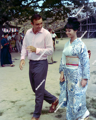 SEAN CONNERY & AKIKO WAKABAYASHI ACTRESS YOU ONLY LIVE TWICE 8''x10'' Photograph