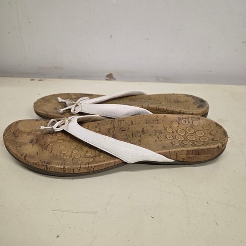 Vionic Bella White Snake Embossed Bow Orthotic Thong Sandals Tan Cork Footbed