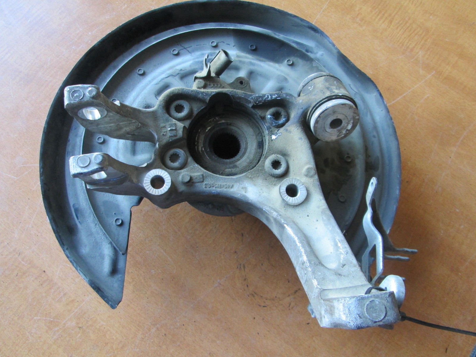 Bentley Continental GT 05  - LH Rear Steering Hub / Knuckle / Spindle / Bearing