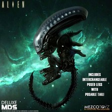 Mezco Alien Deluxe Designer Series MDS Figure - Xenomorph