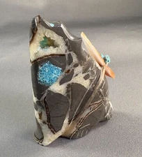 Zuni Carved Septarian Howling Coyote Fetish w/ Arrowhead Offering by Daphne Quam
