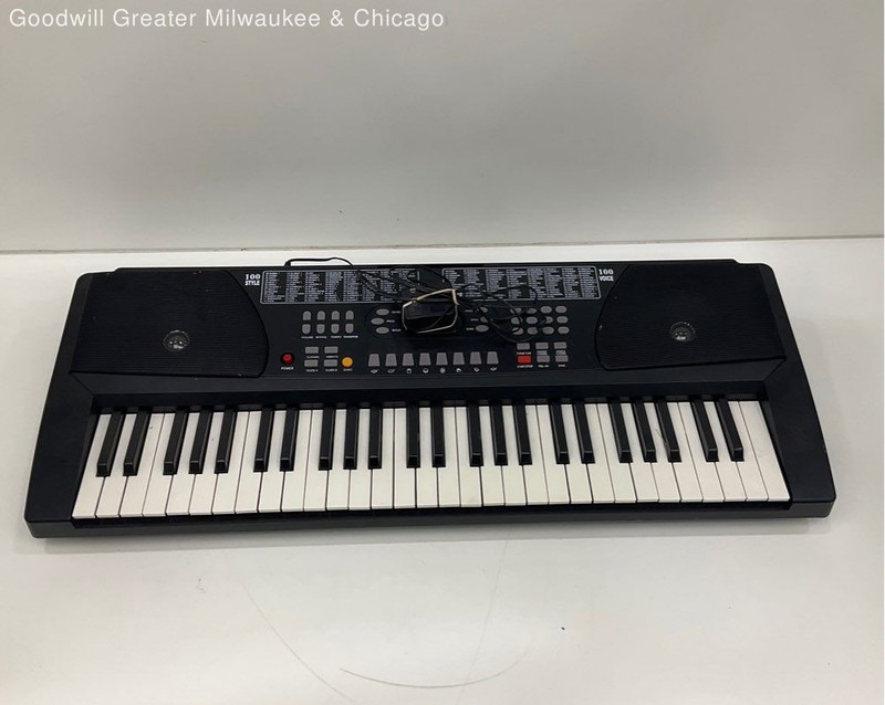 Huntington Model No. KB54 Electronic Digital Keyboard w/ Cord (Power-On Tested)