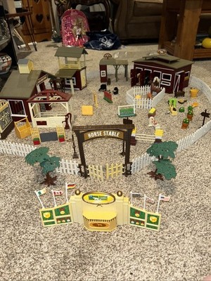 2003 Discovery Animal Planet Harry s Horse Playset 100+ Pieces 