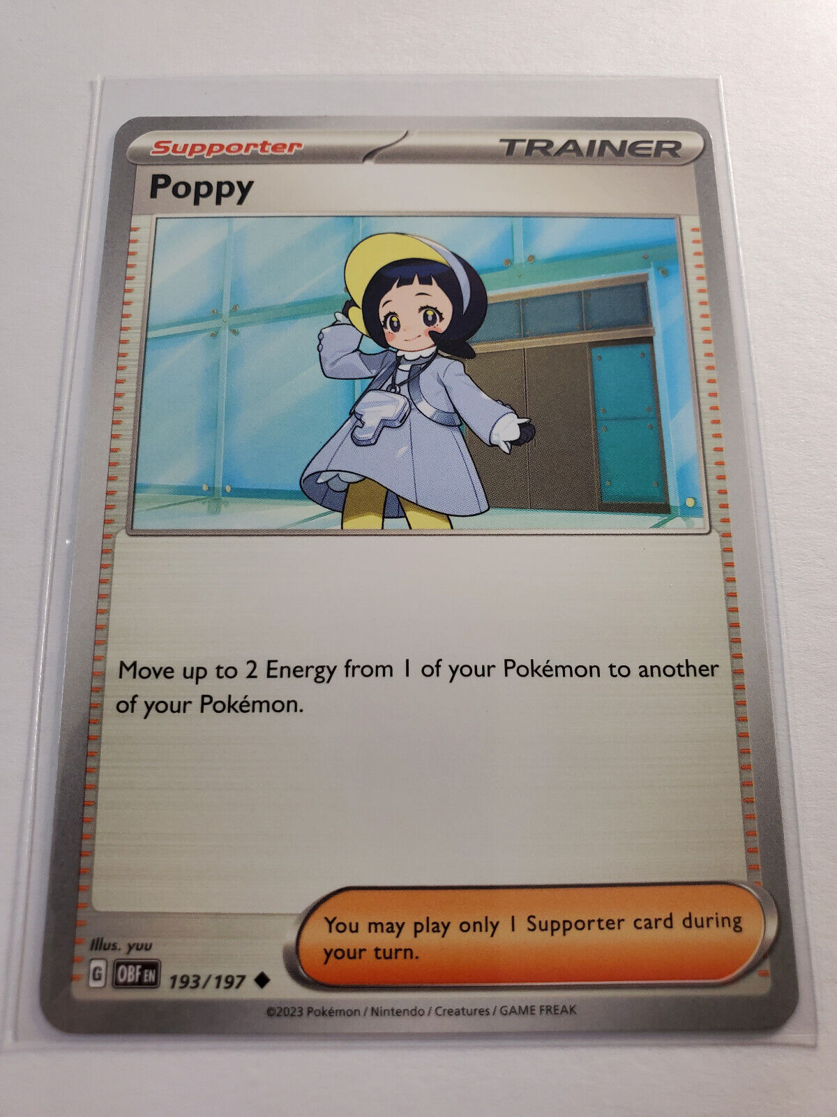 POKEMON TCG VZÁCNÁ POPPY TRAINER 220/197 OBSIDIAN FLAMES