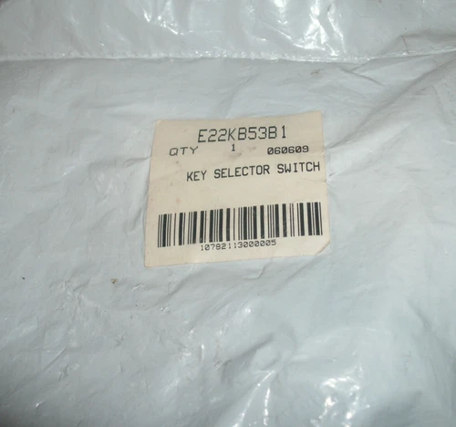 EATON CUTLER HAMMER E22KB53B1 E22KB53 B1 KEY SELECTOR SWITCH W/2 KEYS - 2 AVAIL