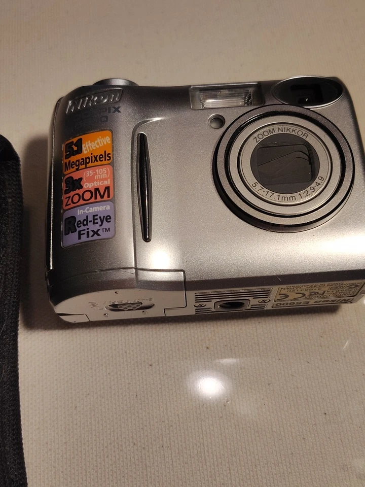 Nikon Coolpix 5600 Digital Camera 5.1MP 3X Optical Zoom SD Card Case Parts Only - Image 2 of 4