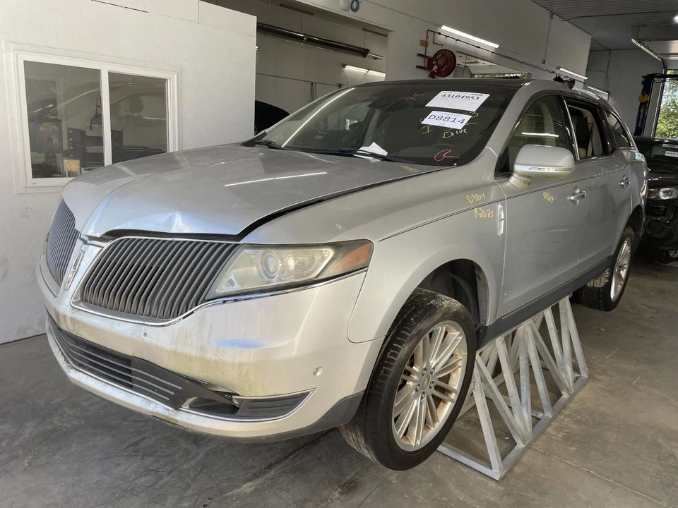 Luz de conducción usada se adapta a: Lincoln MKT 2014 conducción antiniebla sin bisel grado A Foto 2 de 4