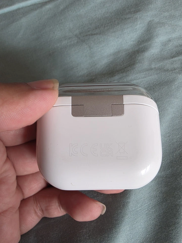 Genuine Samsung Galaxy Buds3 Charging (CASE CRADLE ONLY) SM-R530 White, photo 3 of 5