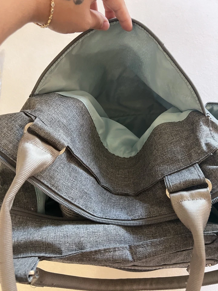 Bolsa de pañales gris JJ Cole azul interior Foto 3 de 4