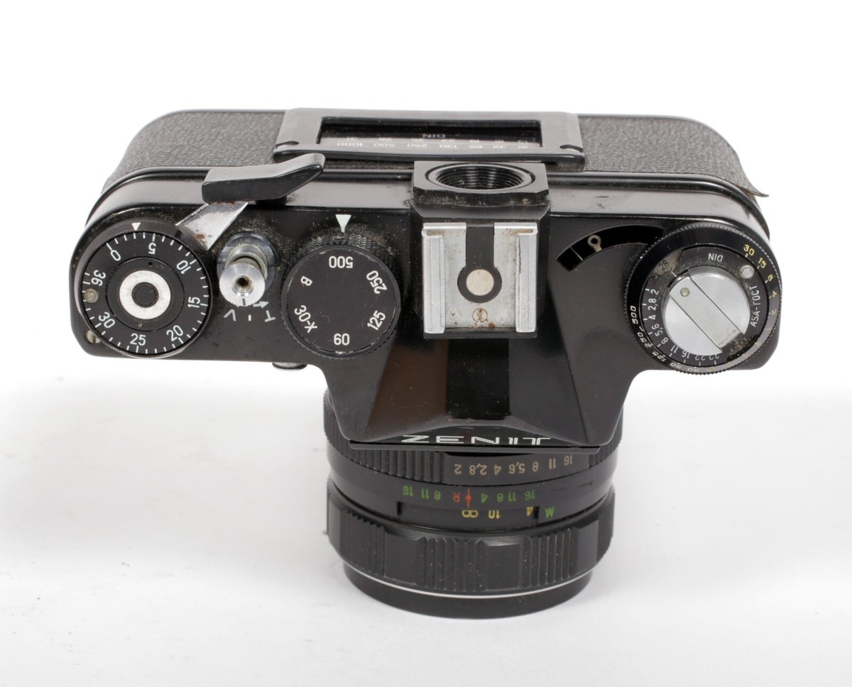 ZENIT 11・フィルムカメラ ＋ レンズhelios 58mm f2film Soviet Zenit 11 35mm SLR Film Camera with 58mm F2 Helios 44m-4