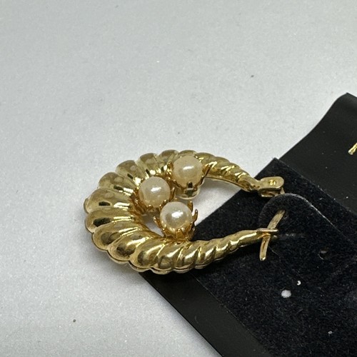 Gold Tone Scalloped Hoop Earrings Vintage Style Faux Pearls Mixed Bundle Lot Set - Picture 6 of 6