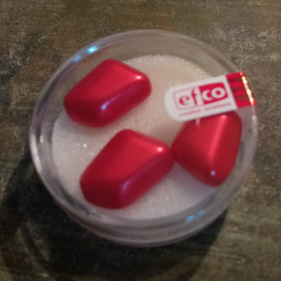 PERLANDO: 3 GLASWACHSPERLEN ROT IN DÖSCHEN EFCO 18 x 13 mm (101/7)