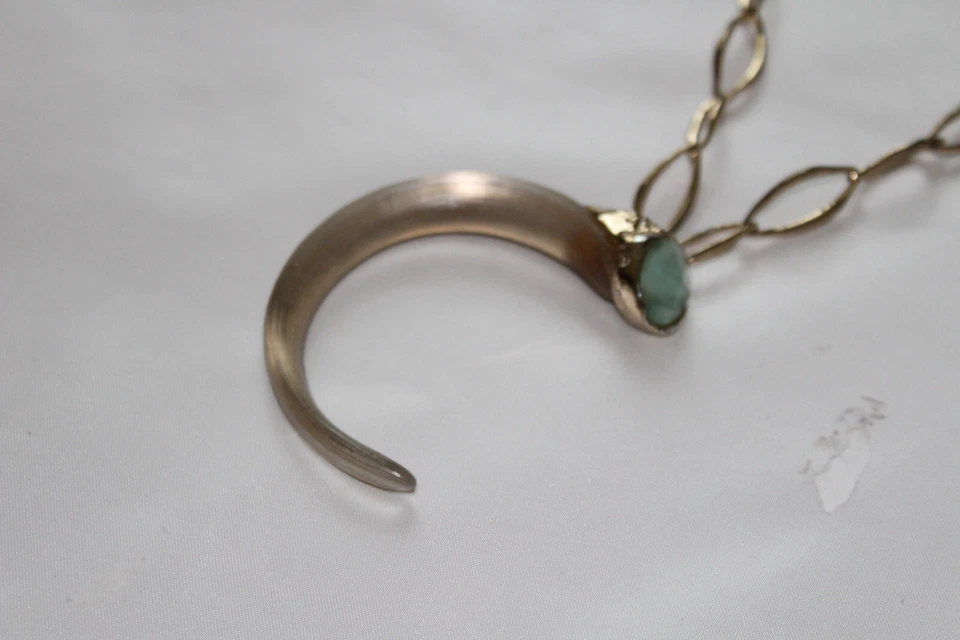 Collar Colgante Colmillo Adornado ALEXIS BITTAR Foto 4 de 4