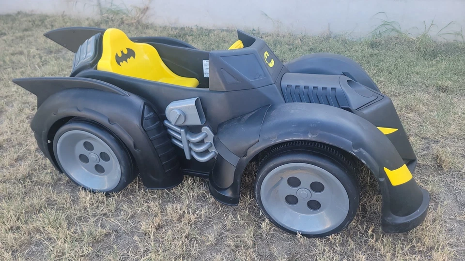 Power Action Wheels Batman Batmobile Ride On Toy Car - Image 4 of 4