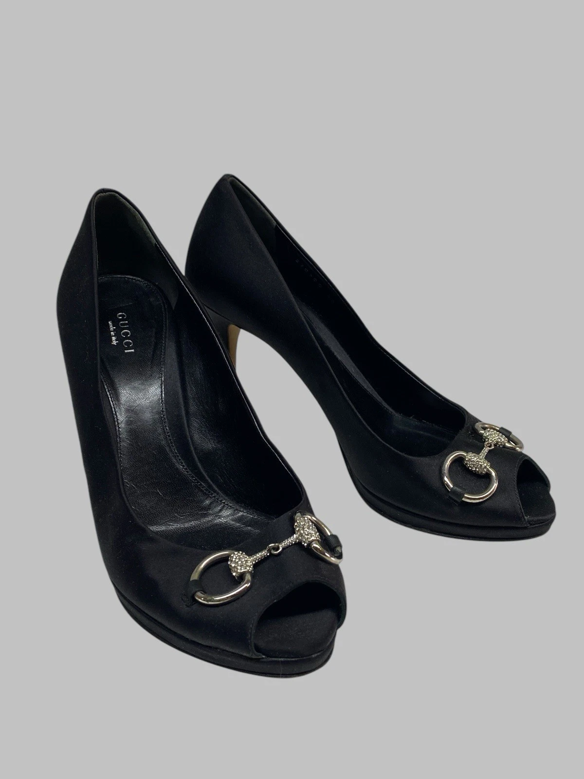 Escarpins Gucci noirs satin bout ouvert talons 40 IT cristal Horsebit fabriqués en Italie