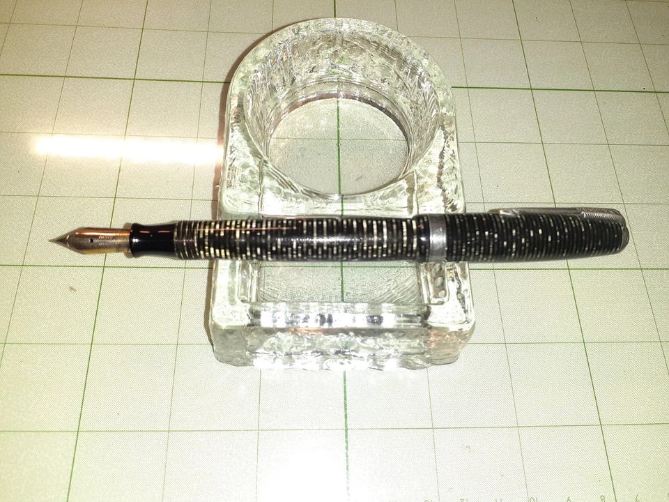 Restored Parker Vacumatic Silver Pearl Standard size speedline filler - Image 2 of 4