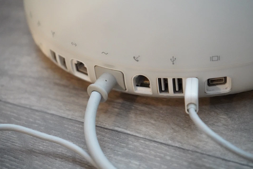 De colección Apple iMac PowerPC G4 800 MHz 768 MB 60 Gb CD-ROM Pantalla de 15" OS-X 10.3.9 Foto 3 de 4