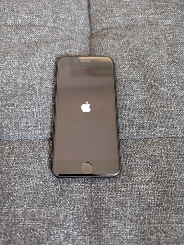 Apple iPhone 7 - 128GB - Schwarz (Ohne Simlock)