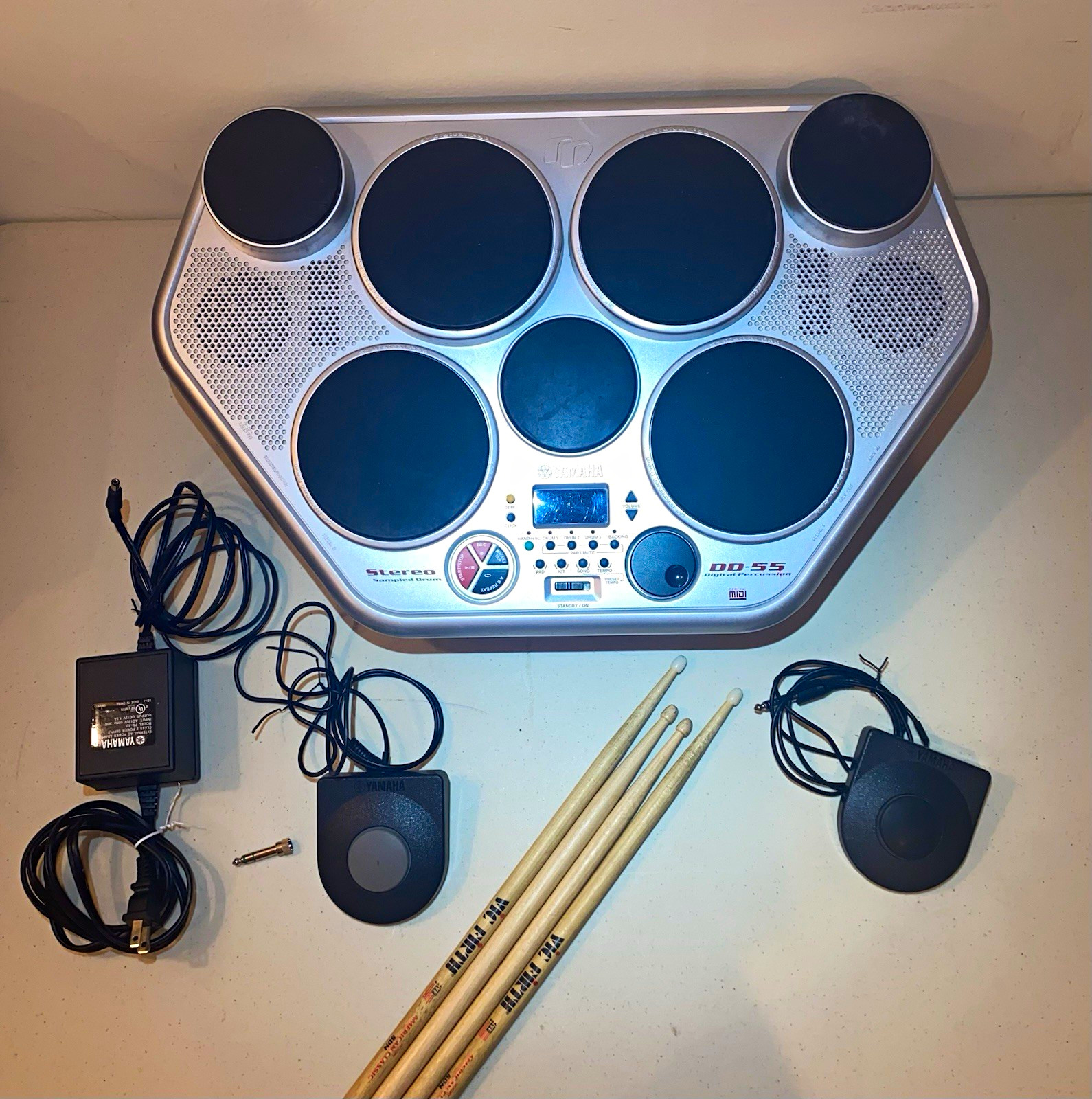 Yamaha DD-55 Digital Drum Pad 7-Pad w/ Pedal, Sticks, AC Adapter, MIDI Out