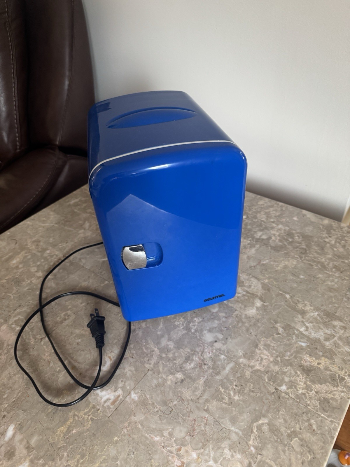 Gourmia Thermoelectric 6-Can MINI-FRIDGE COOLER WARMER Model: GMF600B Blue AC/DC