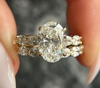 Luxus Ovalschliff Diamant Ring Set IGI E F VVS2 Lab Grown 14k Gelbgold 4 Karat