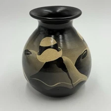 Peruvian Vintage Folk Art Pottery Round 5” Vase Black Beige People In Hats