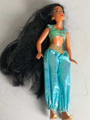 VINTAGE 1995 Aladdin Jasmine Bubble Doll w/ teal outfit 7