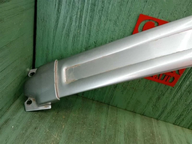 Ford Mustang GT 2012 soporte de torre de puntal OEM Foto 2 de 4