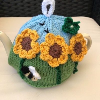 HANDGESTRICKTE SONNENBLUMEN TEE KUSCHELIG FÜR EINE MITTLERE TEEKANNE portofrei