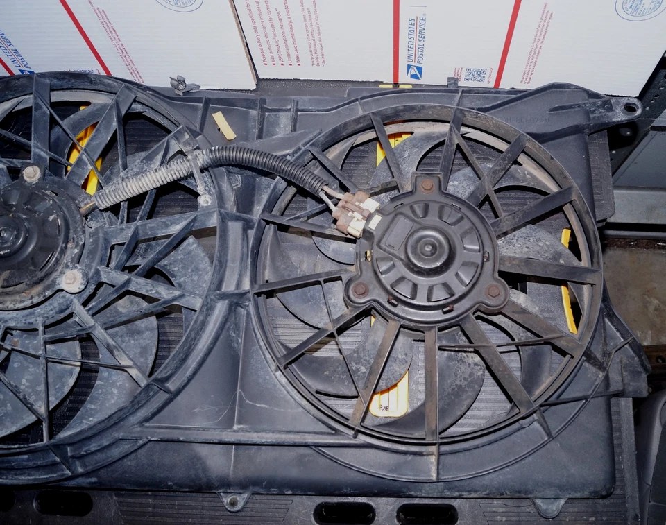 1998–2002 Lincoln Continental 4.6L DOHC 32V Dual Electric Fans F8OH-8C607-AE OEM Foto 3 de 4